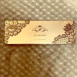 Paris Hilton Eye Shadow palette